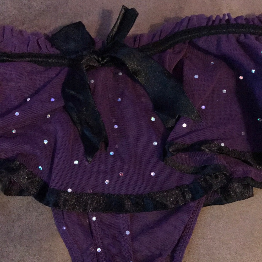 Thong - Picture 3 of 4